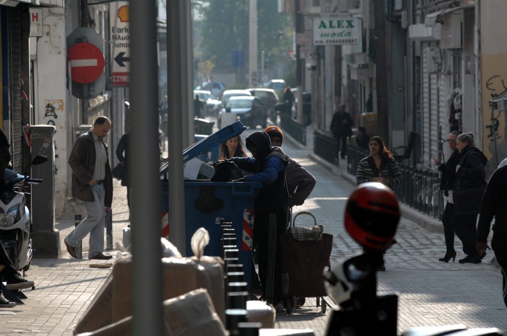 Ηλικιωμένη λιποθύμησε όταν έμαθε ότι δεν πρόλαβε το συσσίτιο – Δραματικές ανθρώπινες ιστορίες με φόντο την κρίση
