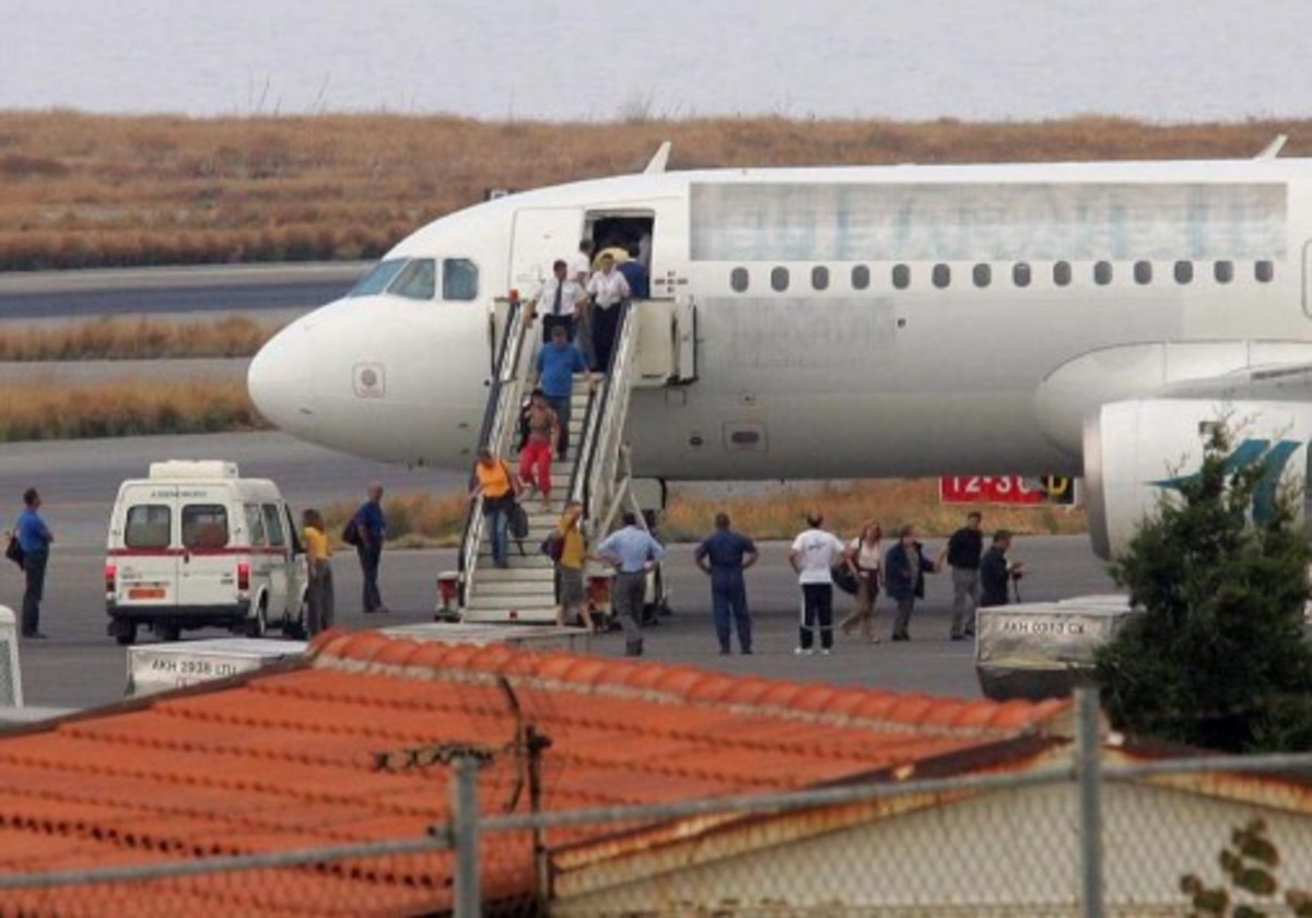 Αναγκαστική προσγείωση γιατί όλο το πλήρωμα του αεροπλάνου δηλητηριάστηκε