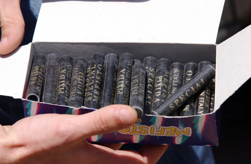 18χρόνος έχασε τέσσερα δάκτυλα από έκρηξη κροτίδας