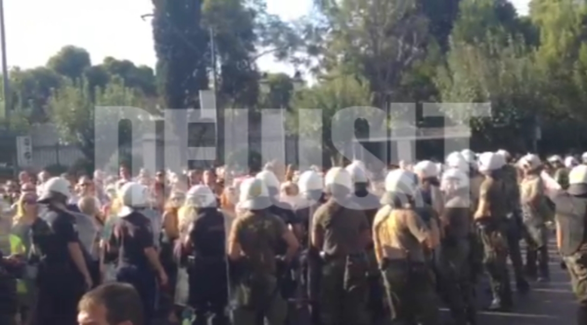 Ξαναγιούχαραν τον Κυριάκο Μητσοτάκη