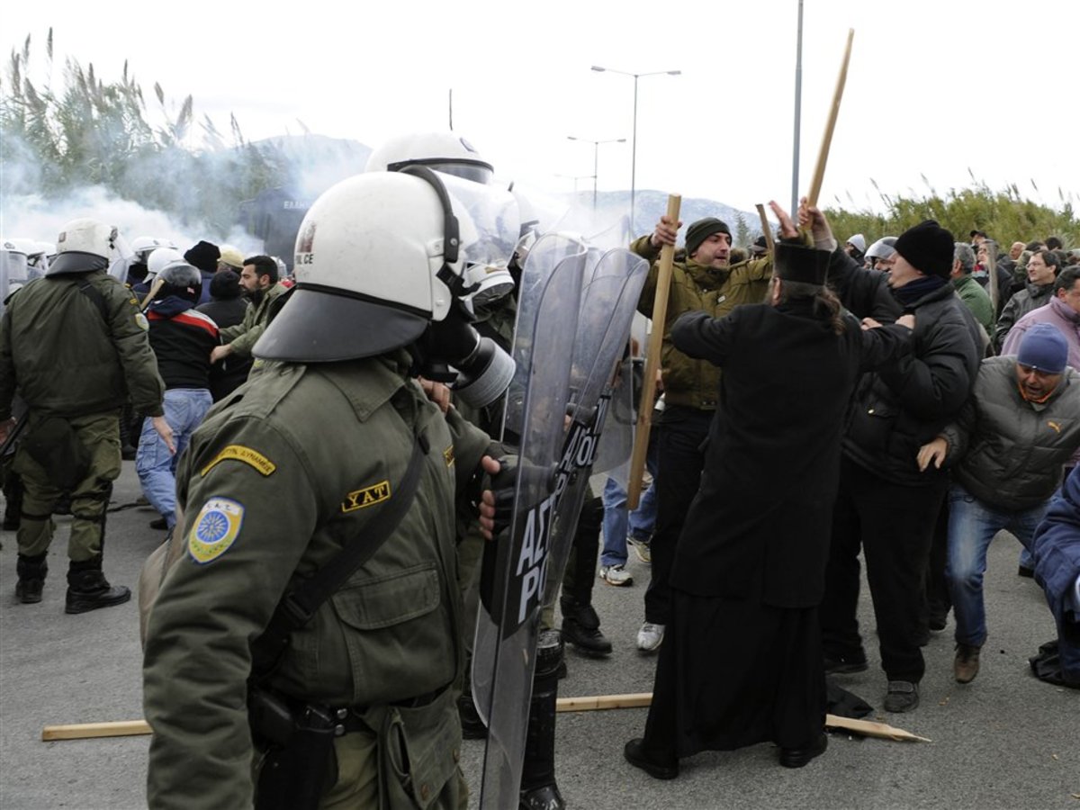 Έπεσε ξύλο στη μνήμη του..Αγίου Φανουρίου