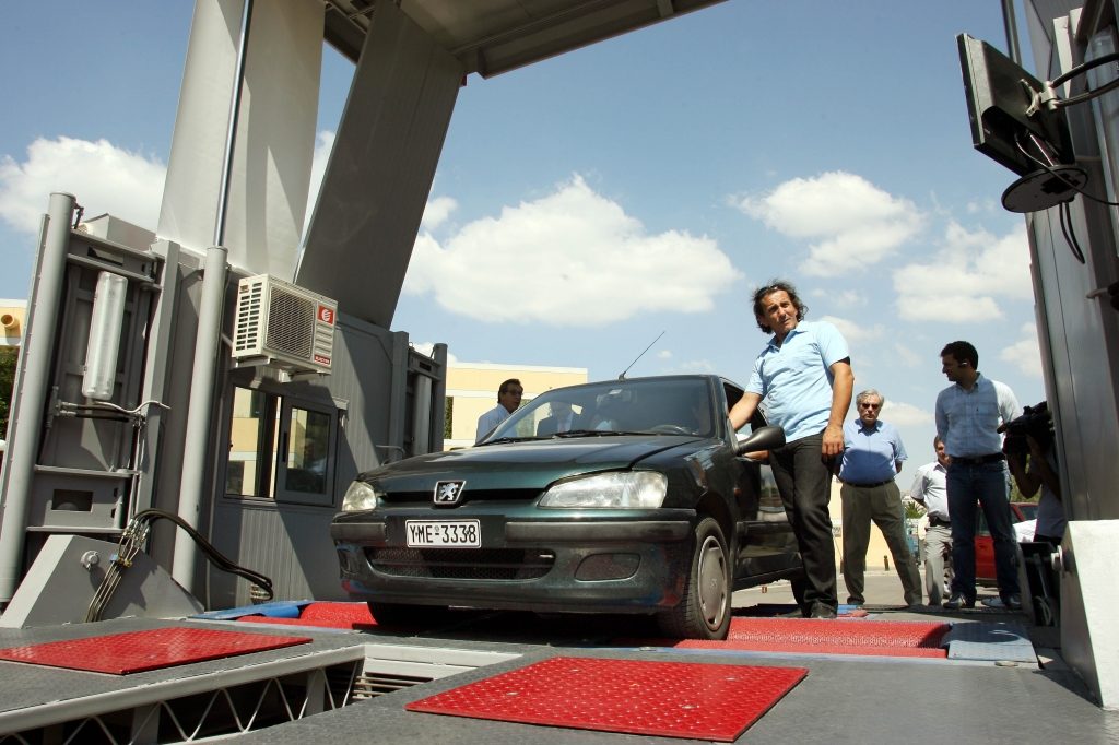 Λουκέτο στα δημόσια ΚΤΕΟ θέλει να βάλει ο Βορίδης