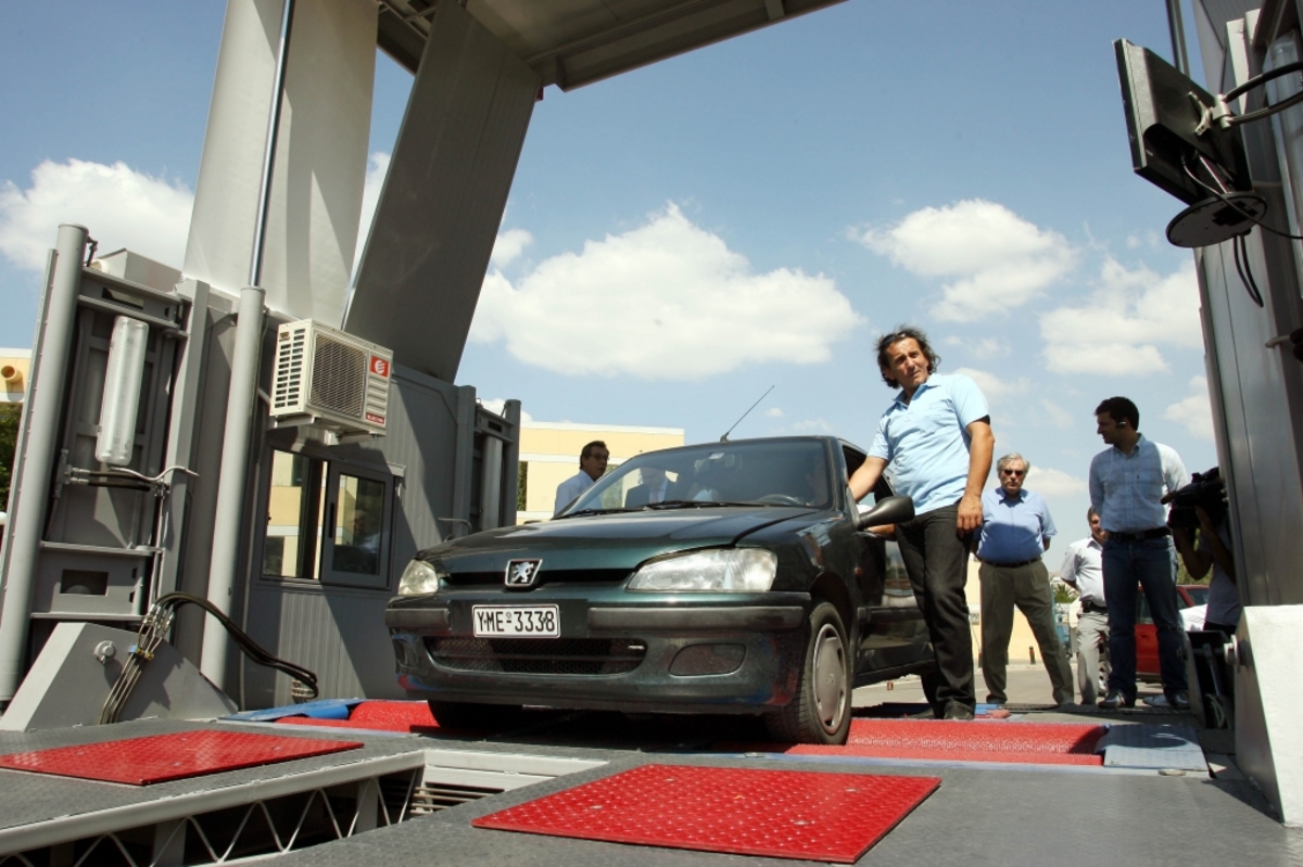 Λουκέτο στα δημόσια ΚΤΕΟ θέλει να βάλει ο Βορίδης