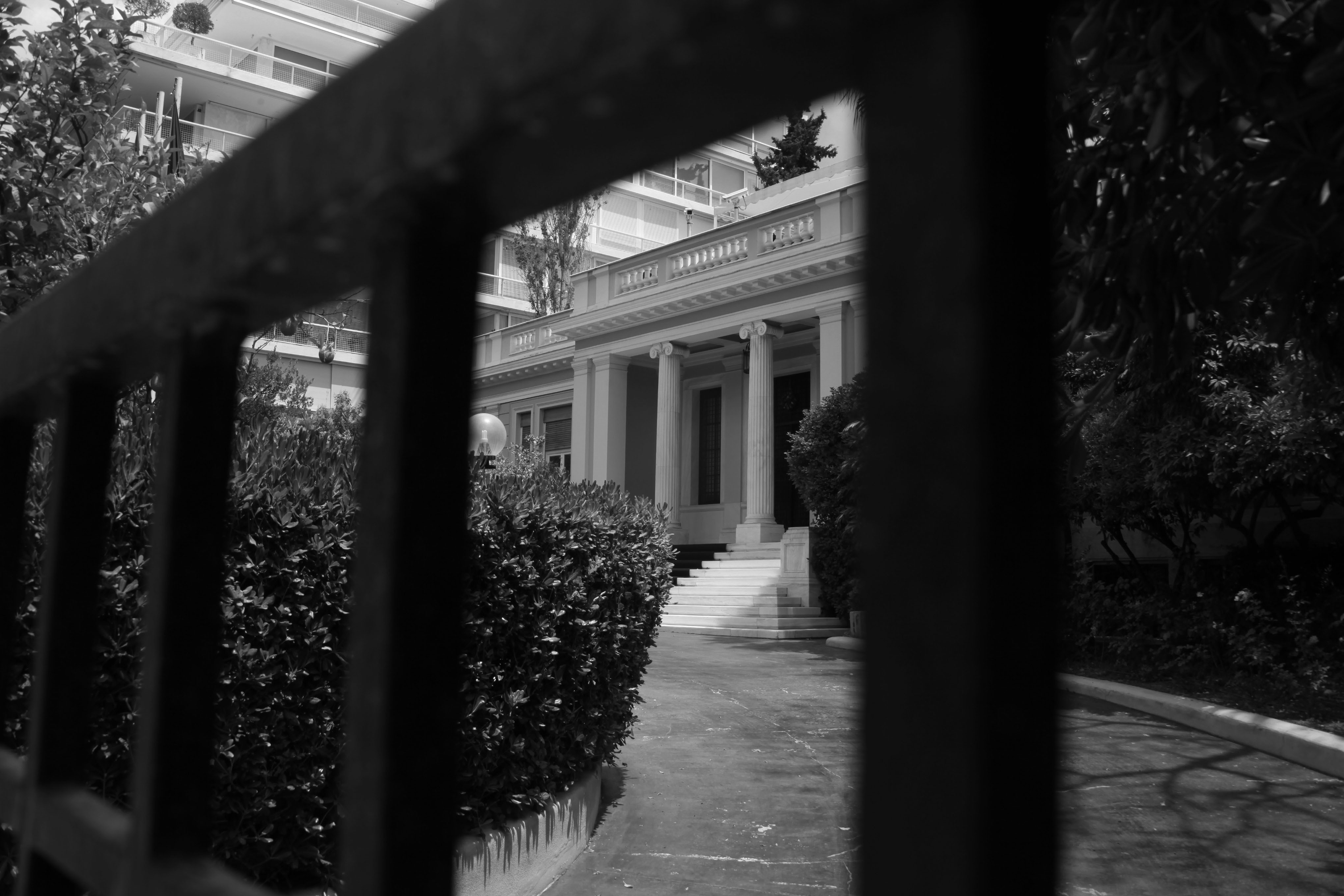 Η κυβέρνηση αποφασισμένη να αγνοήσει την τρόικα – Προχωρά κανονικά σε σχέδιο φοροελαφρύνσεων