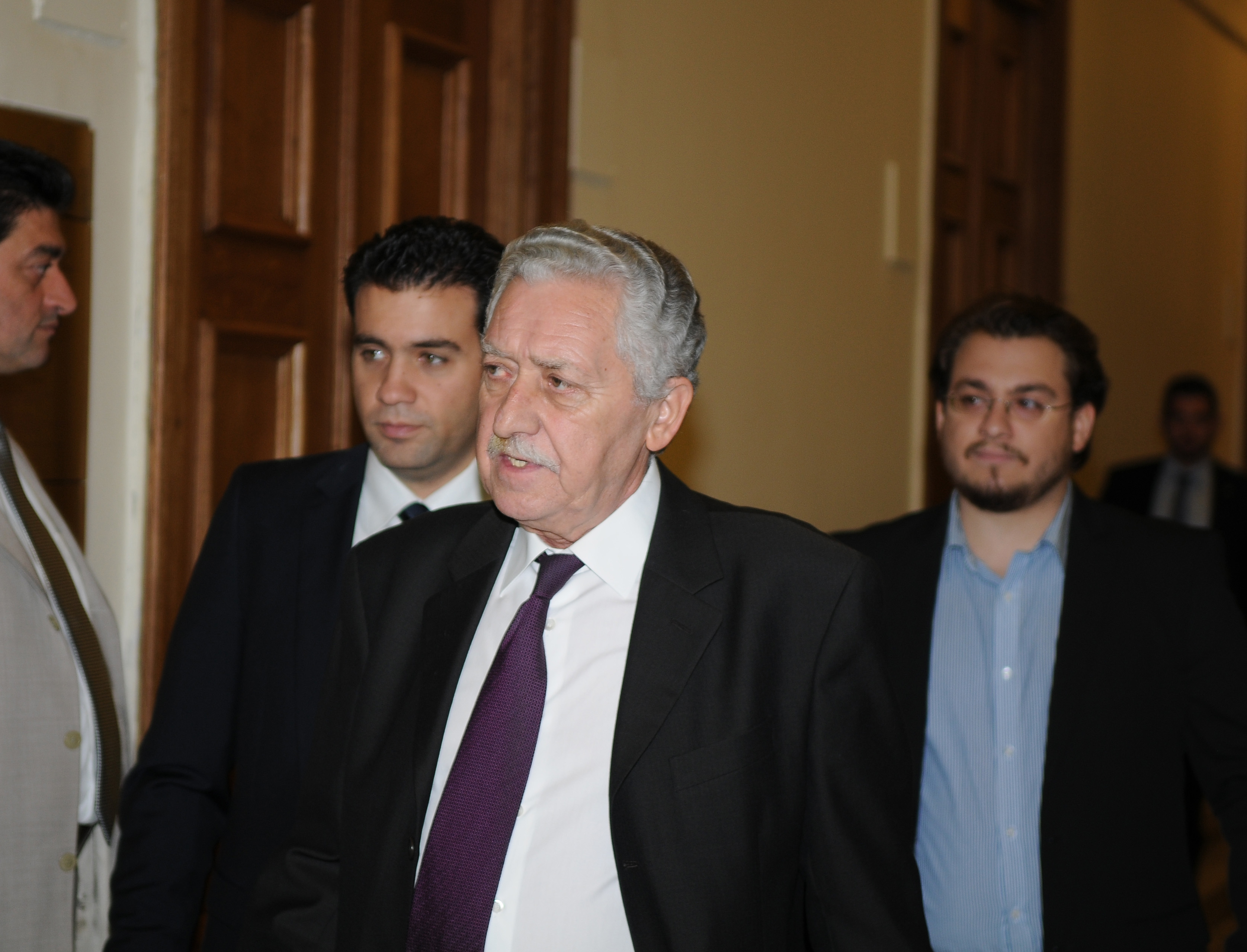 Σταθεροποίηση και ανάκαμψη βλέπει ο Κουβέλης