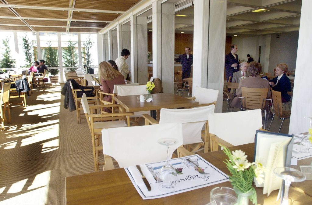 Μείωση τιμών στα κυλικεία σχολείων-πλοίων-αεροδρομίων