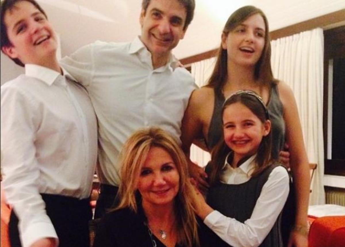 Κυριάκος Μητσοτάκης: Στην αποφοίτηση του γιου του, παρέα με τη μεγάλη κόρη του!