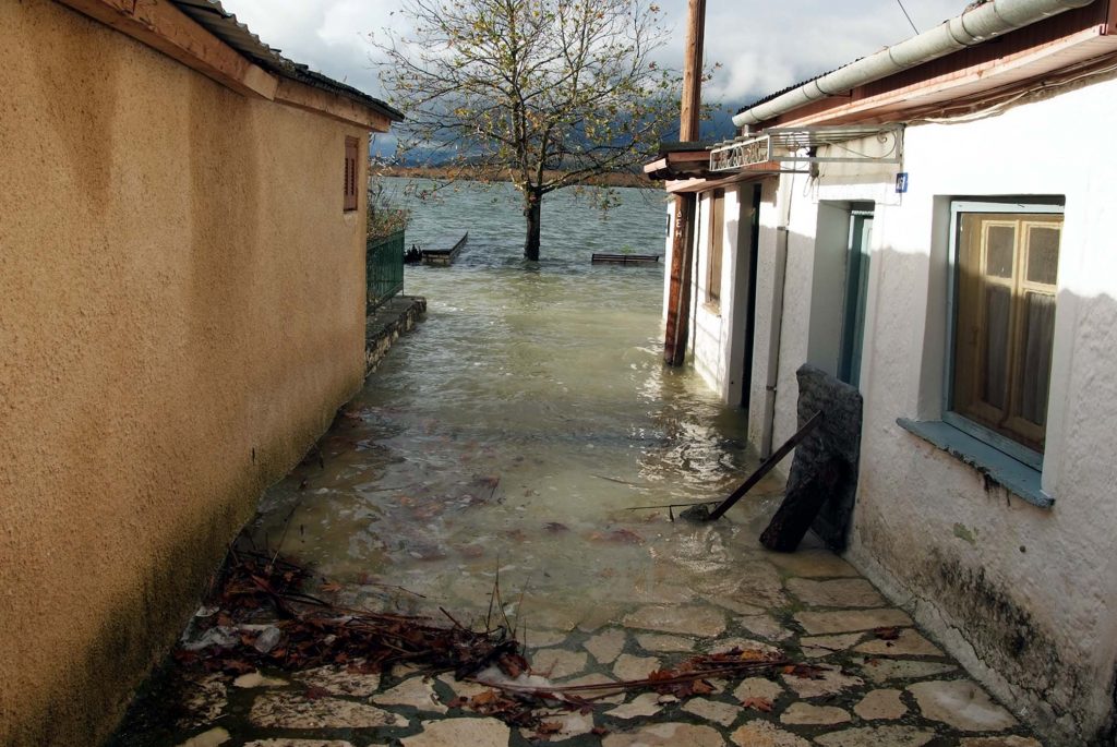 Προβλήματα από την κακοκαιρία σε όλη την Ελλάδα