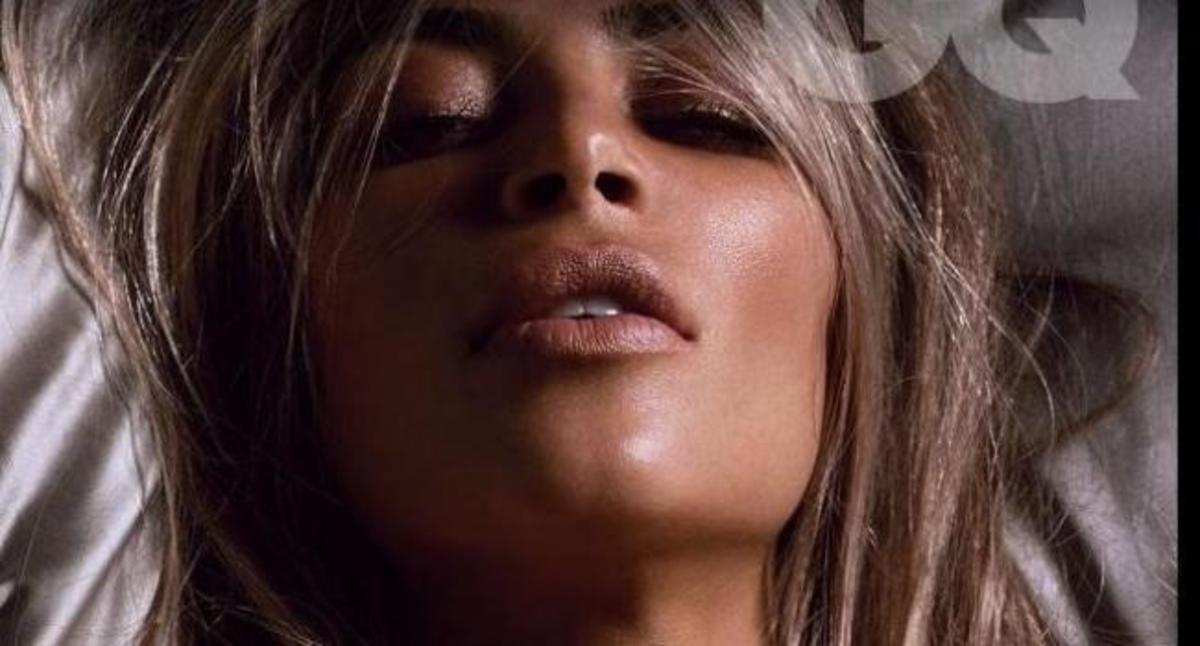 Kim Kardashian: Δείτε την  ολόγυμνη και… βουτηγμένη σε ασημένια μπογιά!