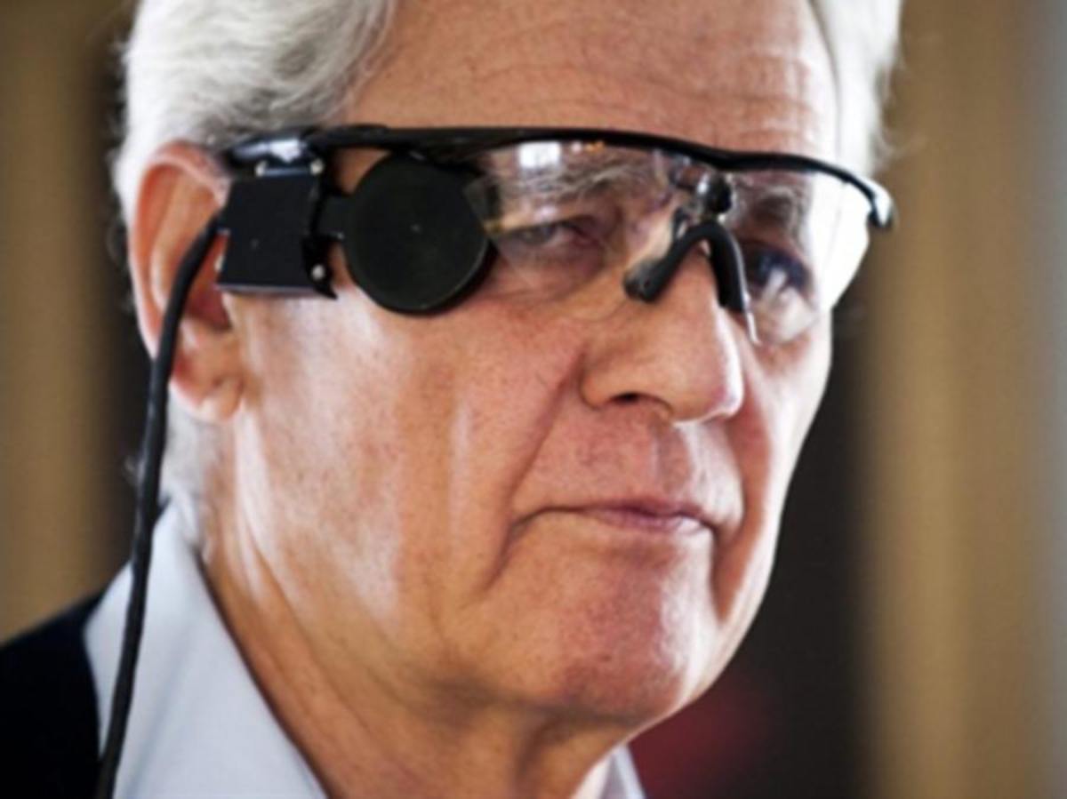 Ο “βιονικός” Έλληνας! Πως ξαναβρήκε το φως του