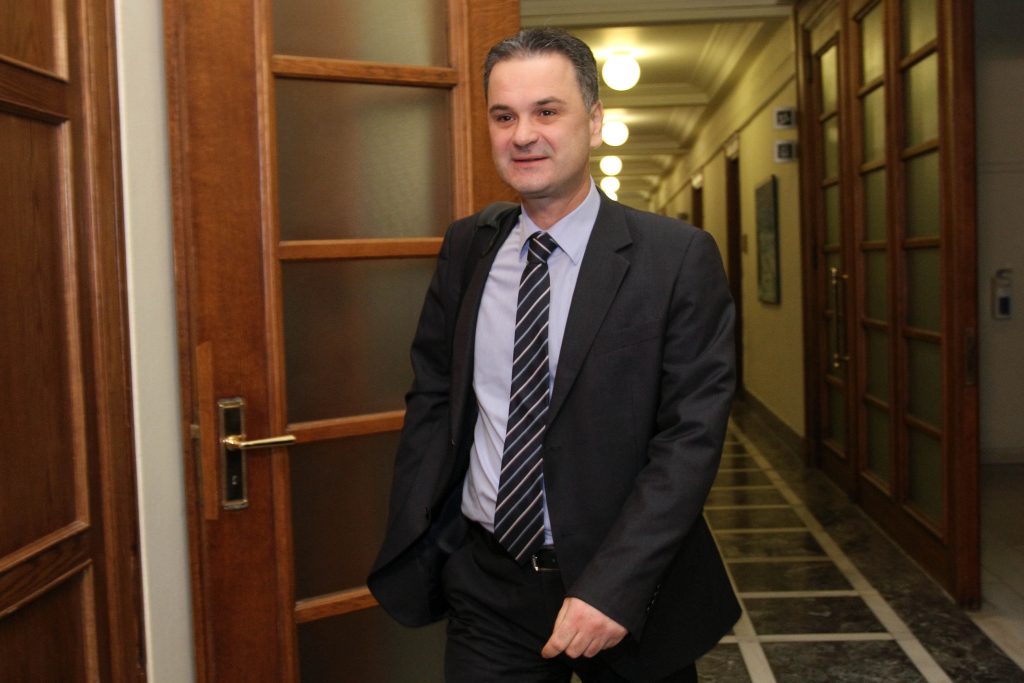 Ξυνίδης κατά τραπεζών: “Μη δίνοντας ρευστό καθυστερούν την ανάπτυξη”