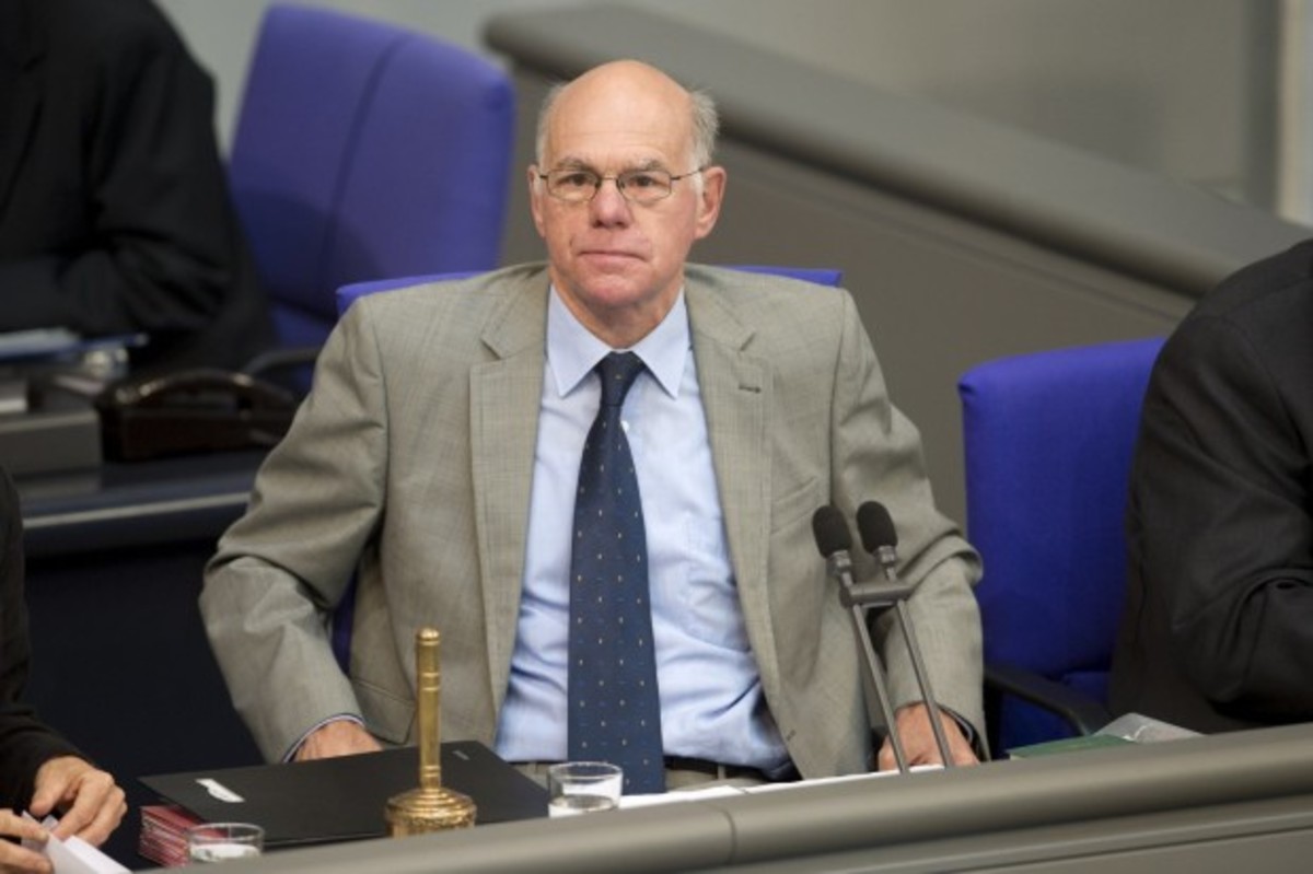 “Μόνο με την έγκρισή μας χρόνος και χρήμα στην Ελλάδα”