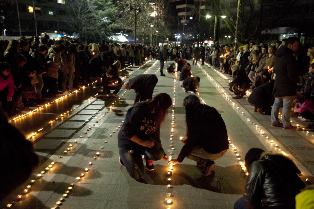 Η Ελλάδα πενθεί τους φοιτητές της Λάρισας – Συγκλονιστικές εικόνες