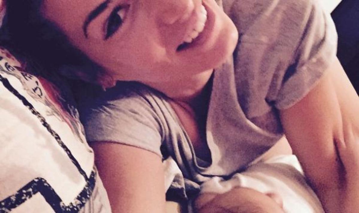 Εύα Λάσκαρη: Hot mama με καυτό μαγιό κι αγκαλιά με το μωρό της