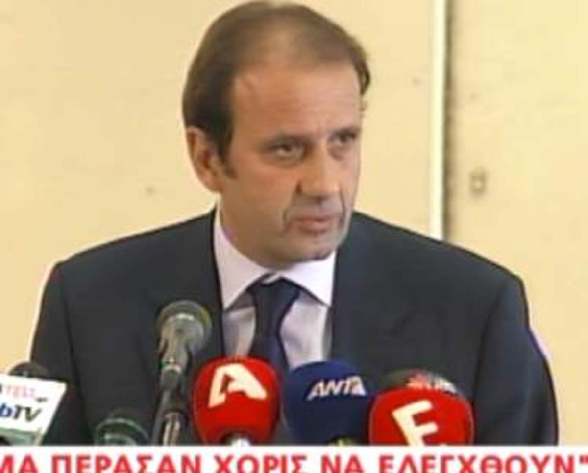 Λαζαράτος για τηλεοπτικές άδειες