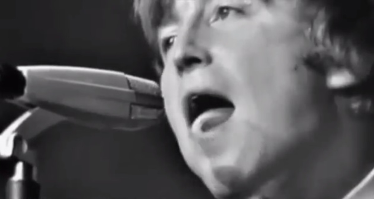 Σοκαριστικό βίντεο με τον John Lennon να χλευάζει ανθρώπους με αναπηρία