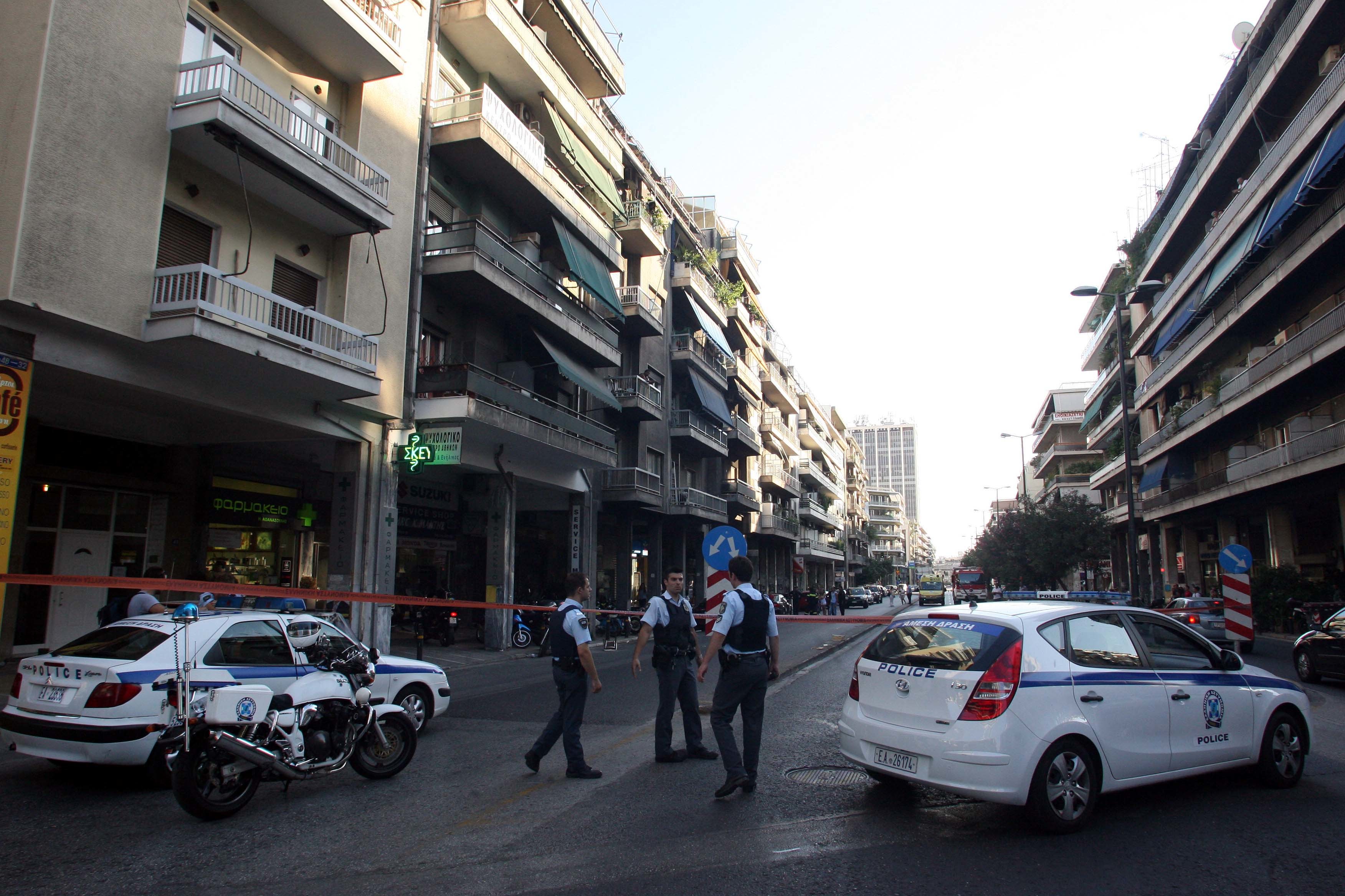 Πήγε να ληστέψει την τράπεζα αλλά… δεν έσπαγε το τζάμι!