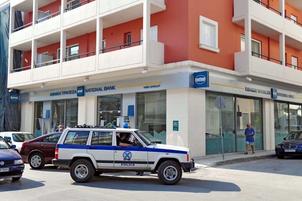 Έπιασαν τη σπείρα που λήστευε τράπεζες με την απειλή χειροβομβίδας
