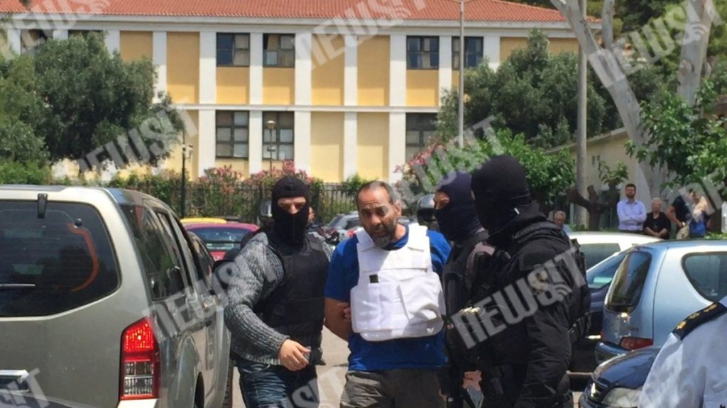 Προκλητικότατοι οι ληστές του Διστόμου στην Ευελπίδων – Έβρισαν δημοσιογράφους