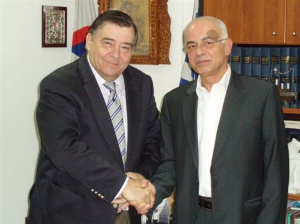 Κασσέτες” και στη Βουλή