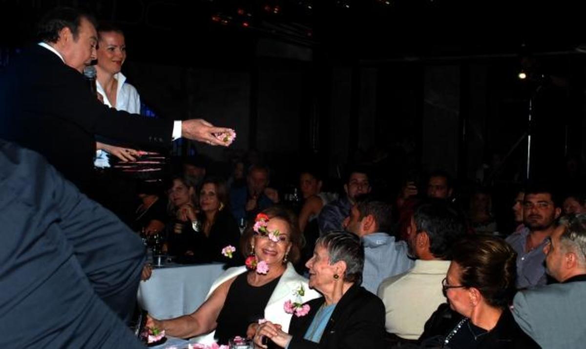Η Ελένη Γλύκατζη – Αρβελέρ διασκέδασε στον Τόλη Βοσκόπουλο! Φωτογραφίες