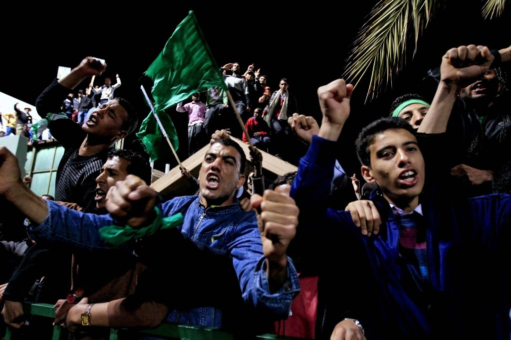 Μυστικές επαφές συνεργατών του Καντάφι με το Λονδίνο – Εγκαταλείπουν τον Καντάφι στενοί του συνεργάτες