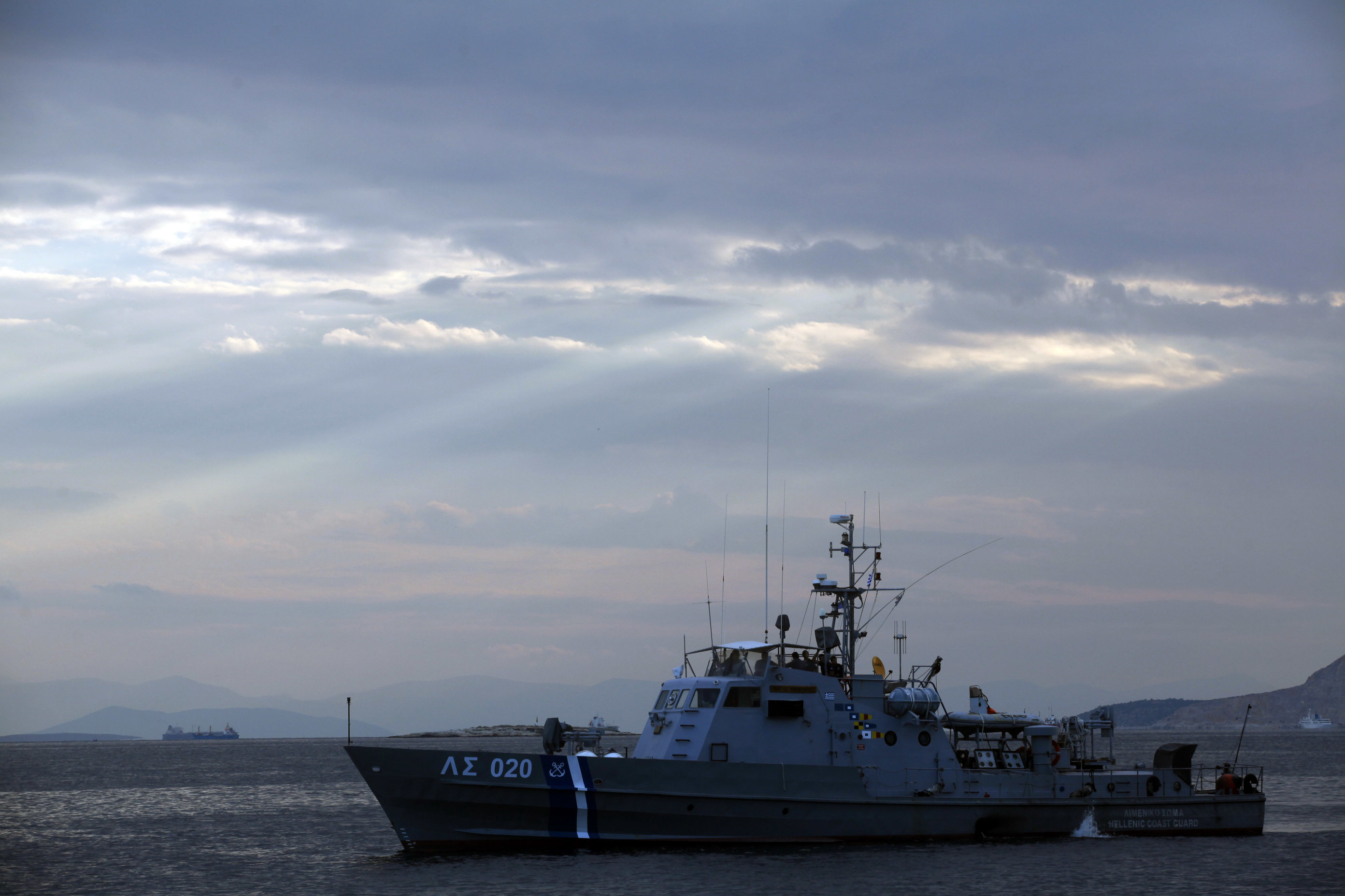Αιτωλοακαρνανία: Σκάφος με 40 παράνομους μετανάστες