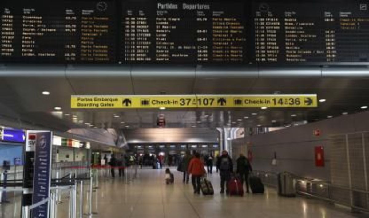 “Παρέλυσε ” η Πορτογαλία την παραμονή των Χριστουγέννων – Προβλήματα στις αερομεταφορές