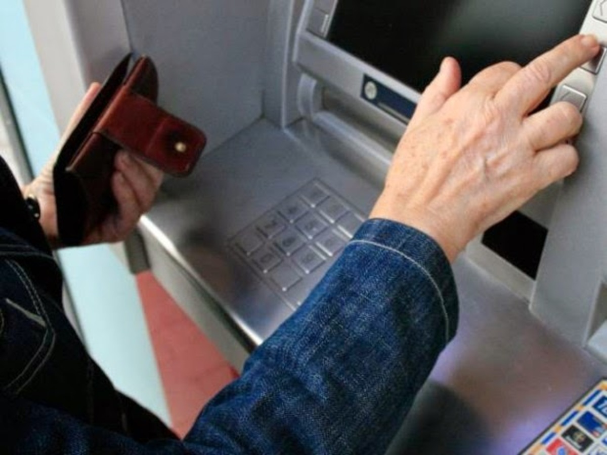 Συνέλαβαν τους ληστές που χτυπούσαν ηλικιωμένους έξω από τράπεζες