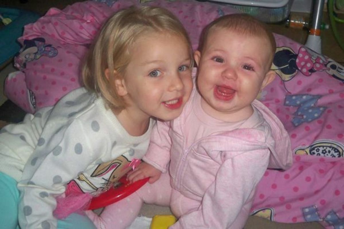 Φρίκη! Έσφαξε τις 2 κορούλες της και αυτοκτόνησε