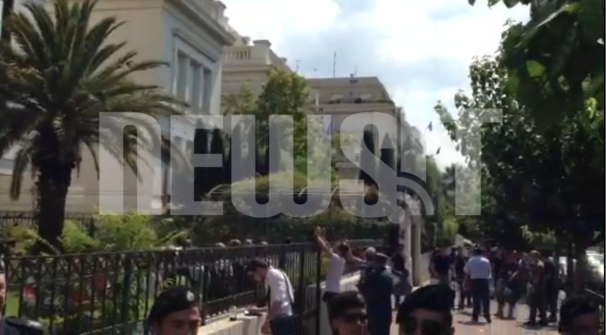 Γιούχαραν τον Τόμσεν