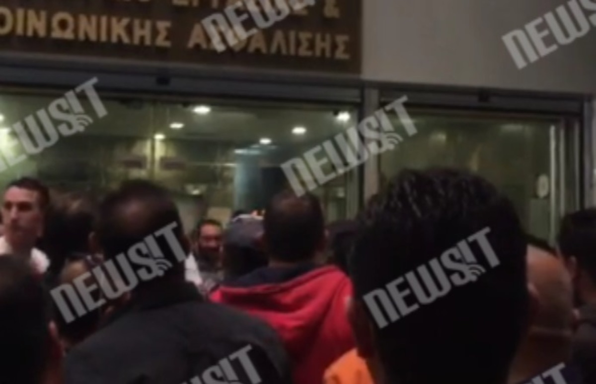 Λιμενεργάτες στο υπουργείο Εργασίας