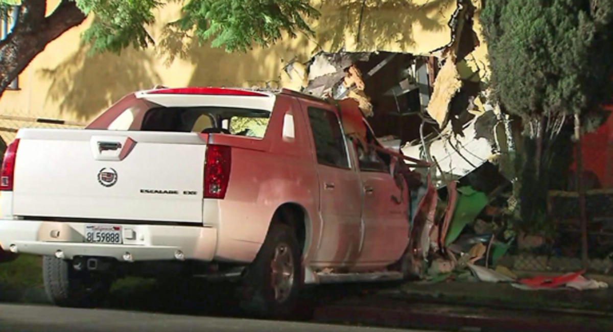 Έριξε” το φορτηγάκι του στο υπνοδωμάτιο της πρώην φίλης του