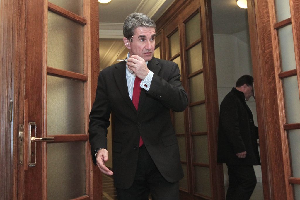 Λοβέρδος: Ζήτησε την οριστική παύση του γιατρού που κατηγορείται για προμήθεια υλικών