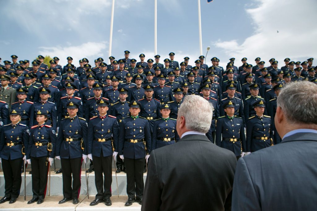 Το παράξενο των νέων στολών των ανθυπολοχαγών!