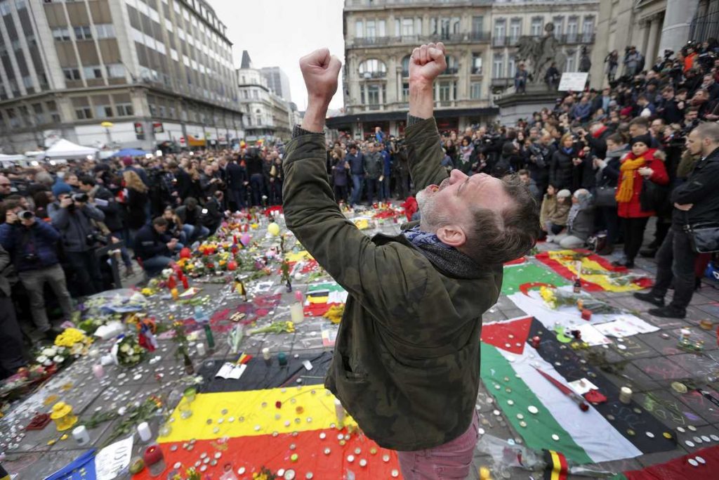 Ενός λεπτού σιγή για τα θύματα των Βρυξελλών