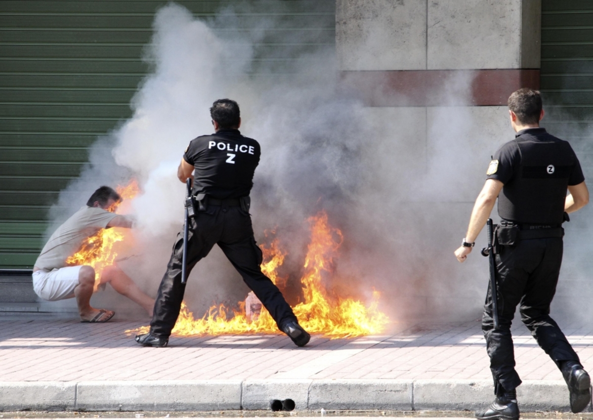 Αυτοπυρπολήθηκε στη δουλειά του γιατί είχε διαφορές με συναδέρφους του