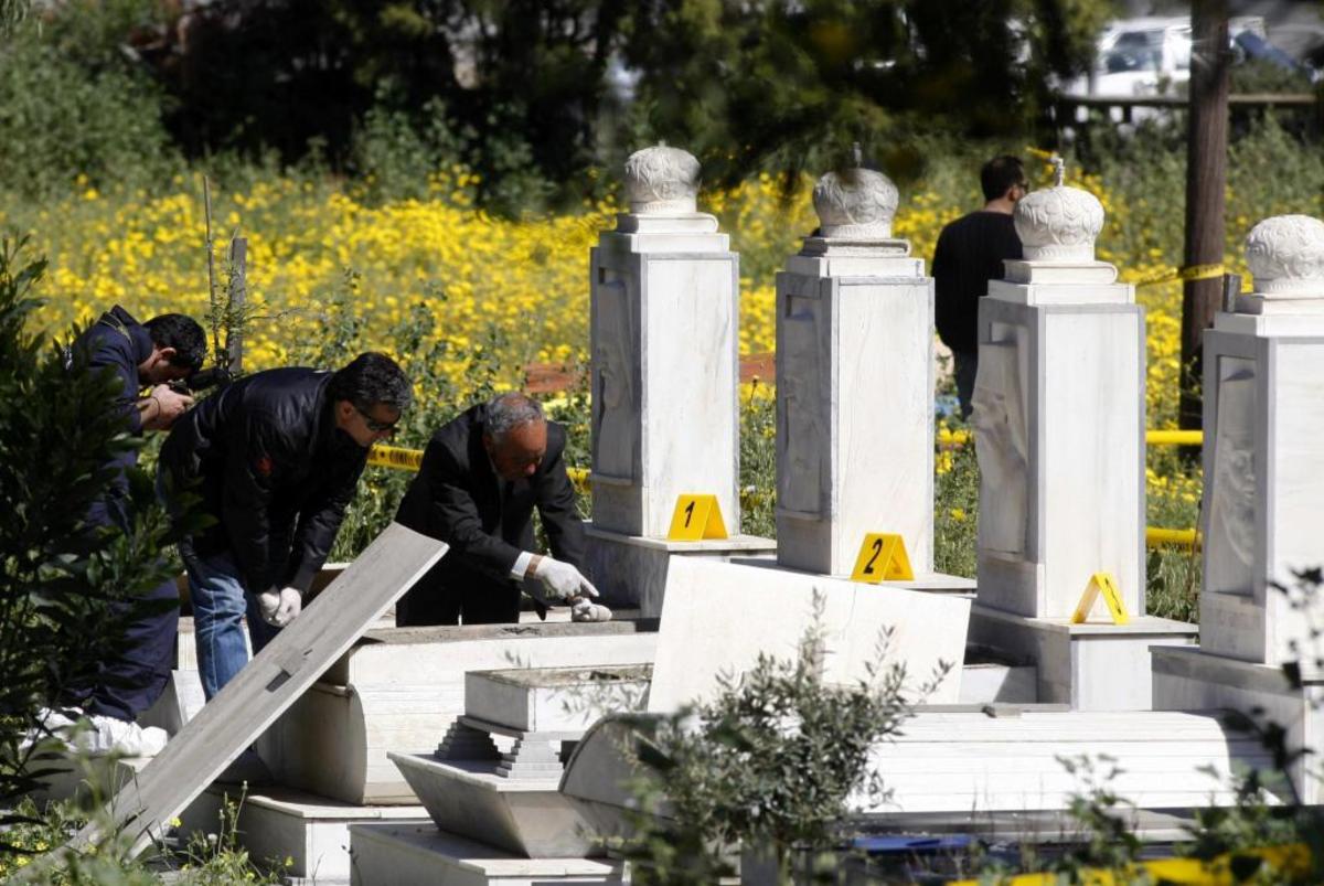 Ομολόγησε για τους βανδαλισμούς στους τάφους