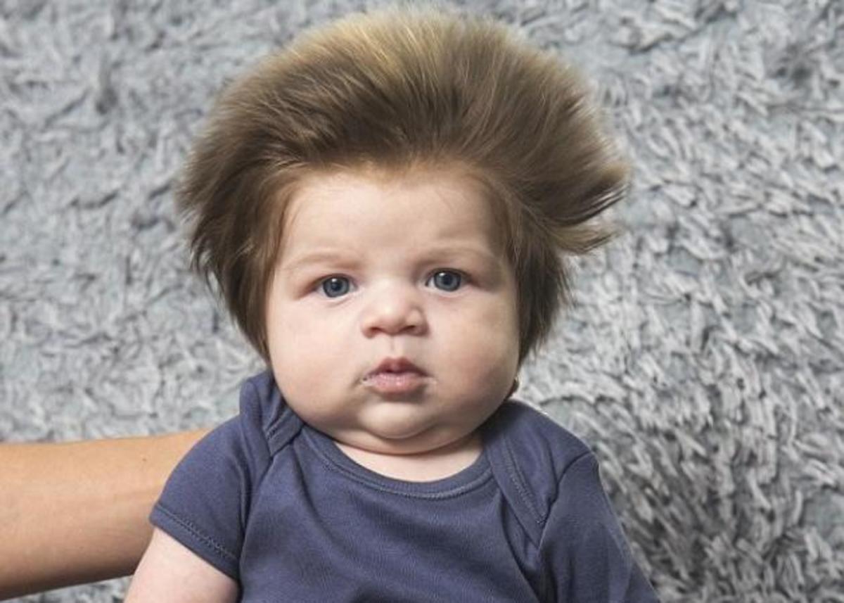 Το μωρό με τα πολλά μαλλιά, θα σας κλέψει την καρδιά! Φωτό και βίντεο