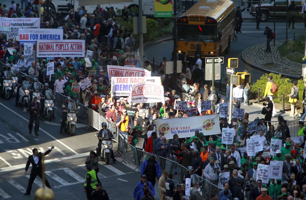 Διαδηλωτές στους δρόμους του Μανχάταν