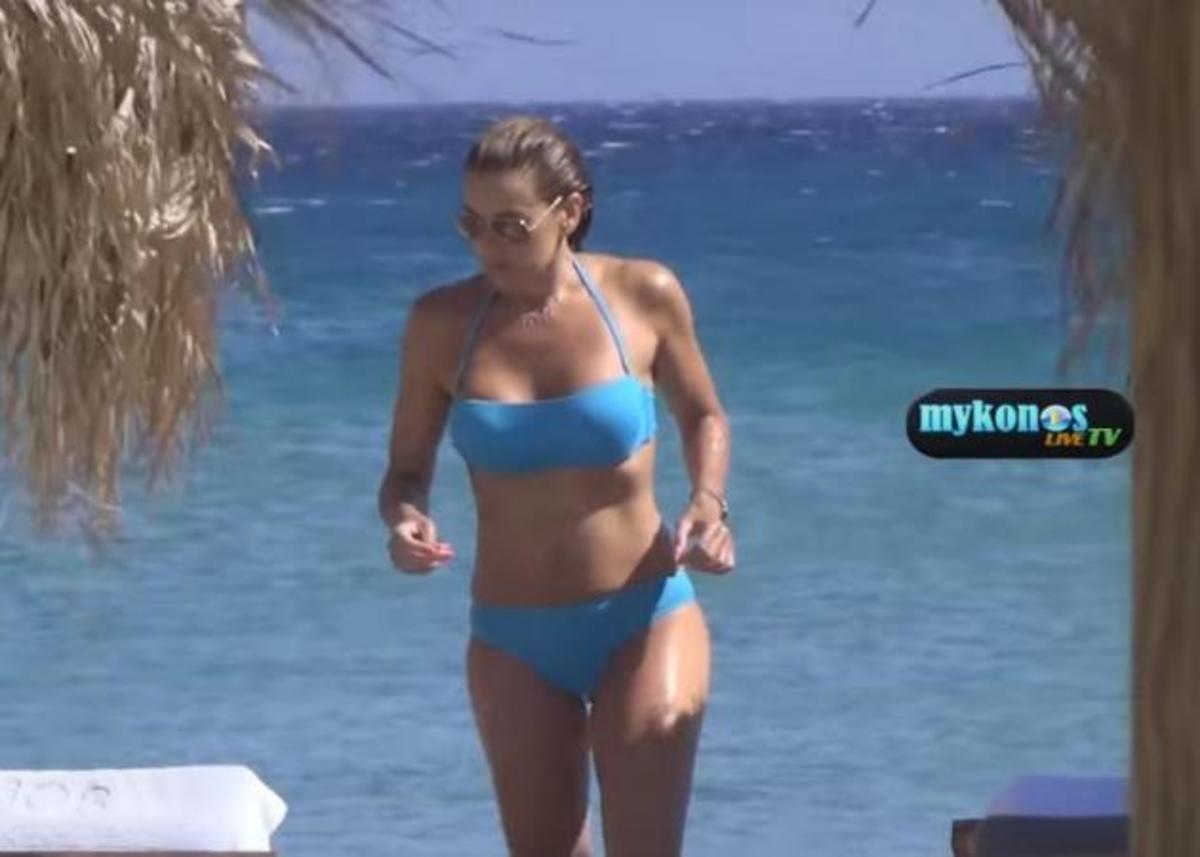 Κορμάρα στην παραλία η Ευγενία Μανωλίδου