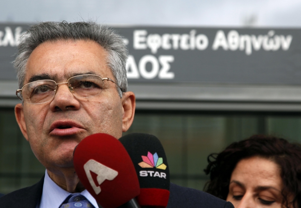 Δάκρυσε ο Τ. Μαντέλης μετά την απολογία του – Αφέθηκε προσωρινά ελεύθερος με όρους