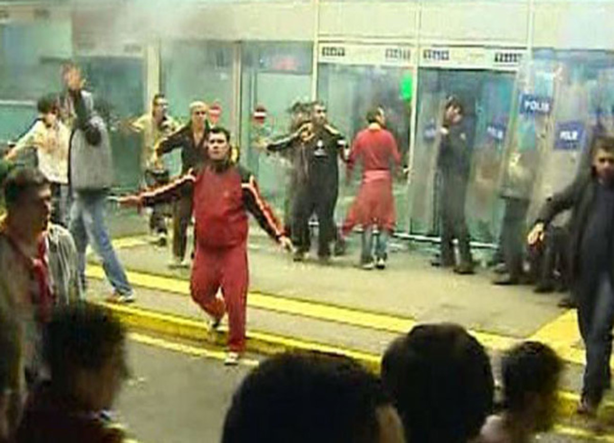 “Καλώς ήρθατε στη κόλαση” – Φυγαδεύτηκαν οι παίκτες της Μάντσεστερ στην Κωνσταντινούπολη! (VIDEOS)