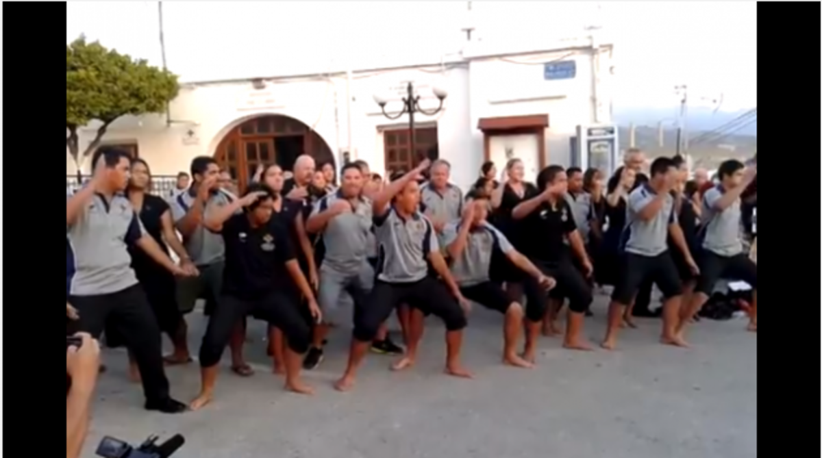 Οι Μαορί χορεύουν Χάκα στην Κρήτη – ΒΙΝΤΕΟ