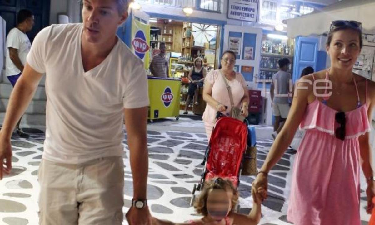 Μαριέττα Χρουσαλά – Λέων Πατίτσας: Με την κόρη τους στη Μύκονο!