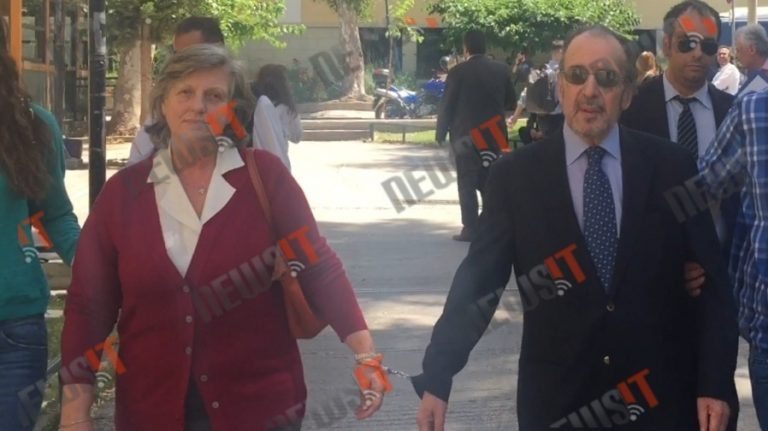 “Είμαι συνηθισμένος να με κατηγορούν” – Στον Εισαγγελέα ο Ανδρέας Μαρτίνης – Συνελήφθη μαζί με τη σύζυγό του για μίζες εκατομμυρίων
