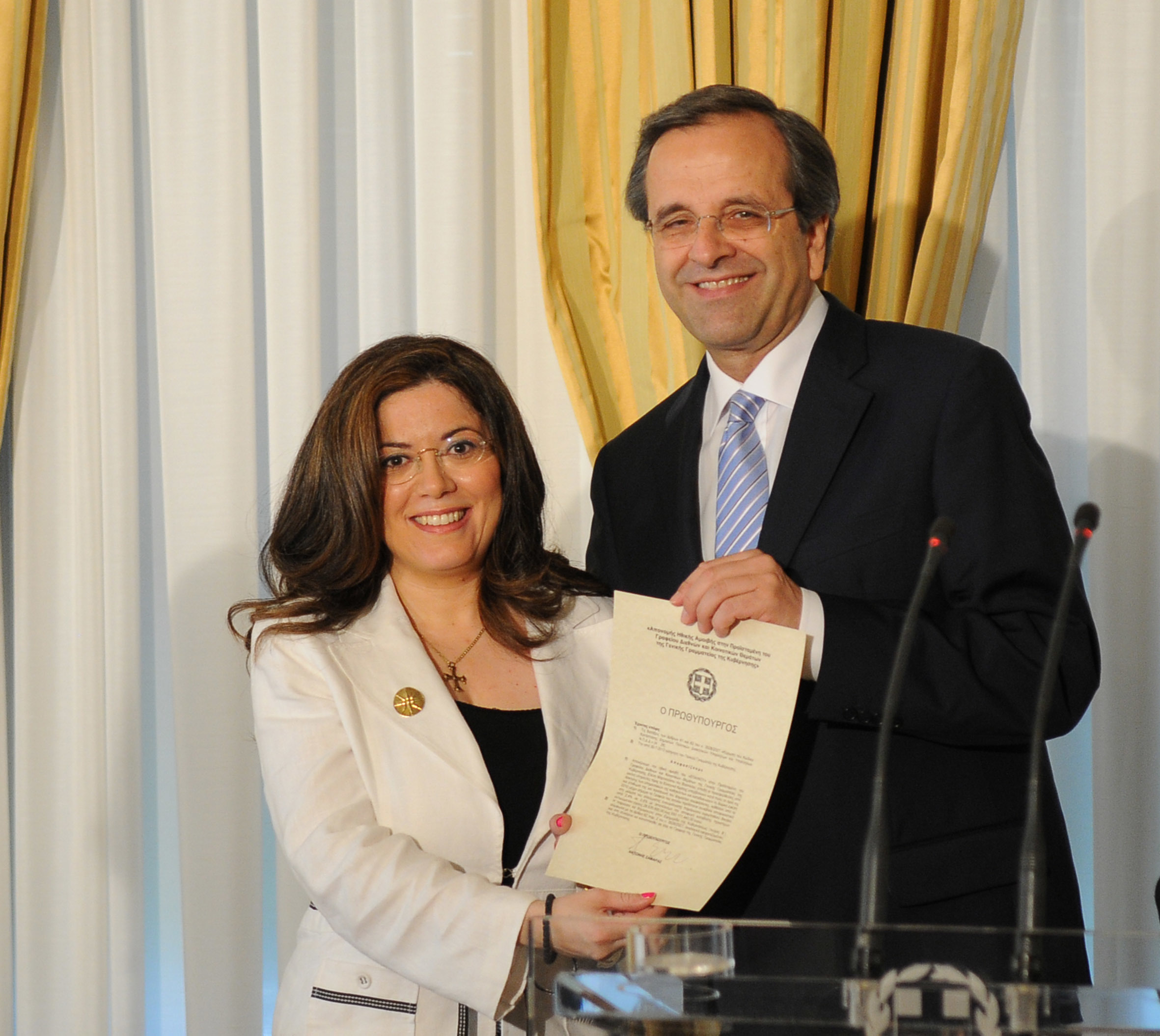 “Δεν είμαι σούπερ ηρωίδα” λέει στο Newsit η δημόσια υπάλληλος που γλίτωσε τη χώρα μας από πρόστιμα 550 εκατομμυρίων!