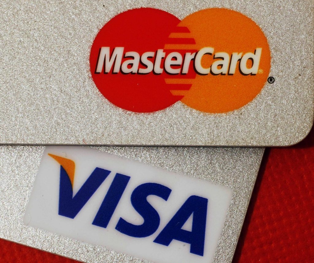 “Εκδικούνται” χτυπώντας μετά την Mastercard σε Visa και Paypal