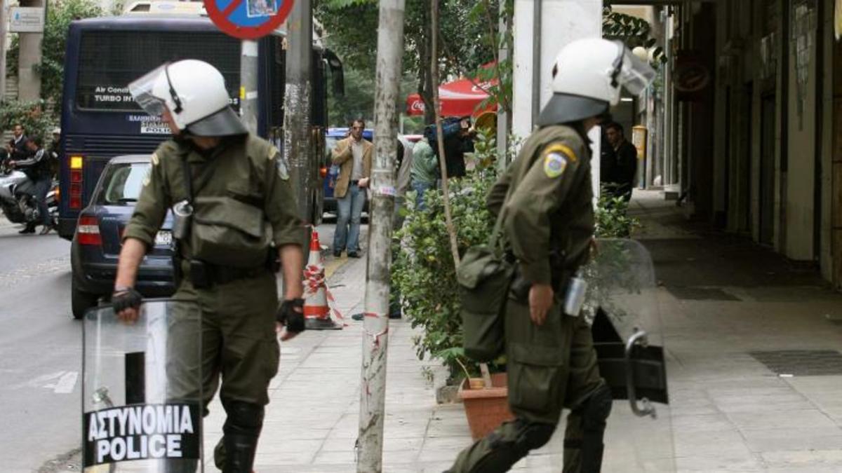 Πετροπόλεμος και … οδοφράγματα στα Εξάρχεια