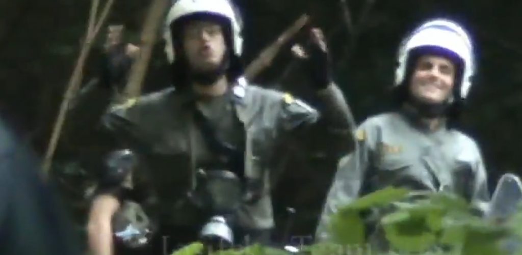 Σκουριές: ΜΑΤ ειρωνεύονται κατοίκους
